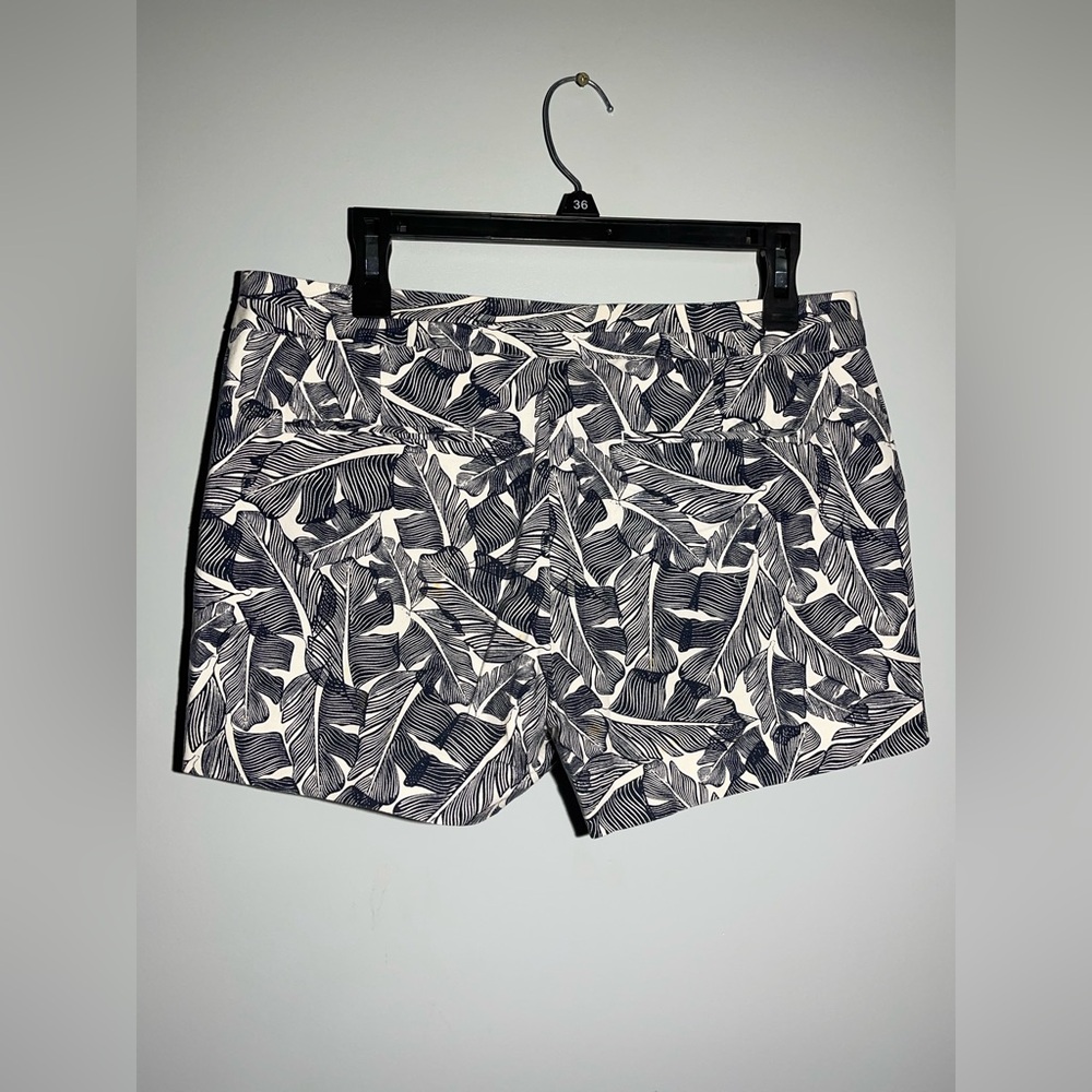 Banana Republic Black and White Hampton Fit Shorts - Picture 5 of 11